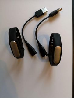 2 шагомера Xiaomi mi band (первая редакция)