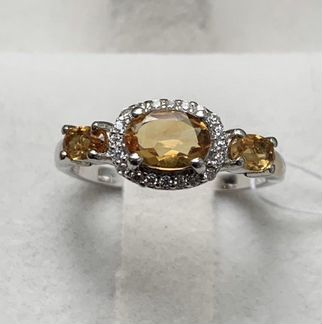 Кольцо серебро 18 р-р вес 2,92 гр с цитринами ново