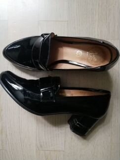 Туфли лаковые 33 размера