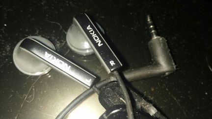 Микронаушники Nokia, тонкий штекер