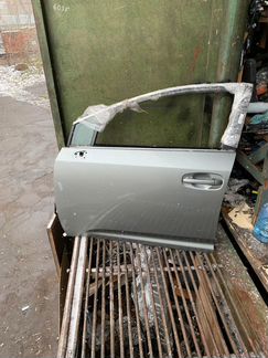 Дверь передняя Тойота Авенсис Avensis T270 серебри