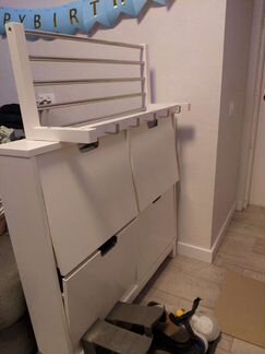 Галошница и вешалка с полкой