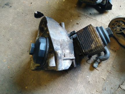 Кронштейн двигателя левый VW Туарег Порш Каен 3.2