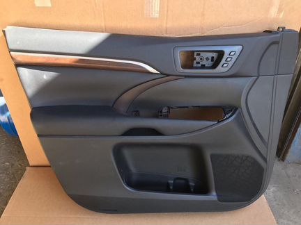 Обшивка двери передняя левая Тойота Highlander +