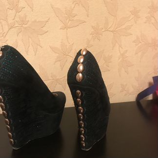 Туфли на танкетке