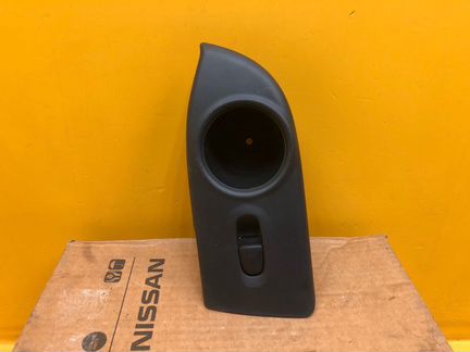 Кнопка стеклоподъемника задняя левая Nissan