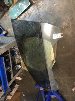 Стекло левое E coupe 207