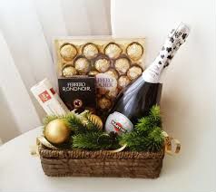 Новогодние корзины с подарками