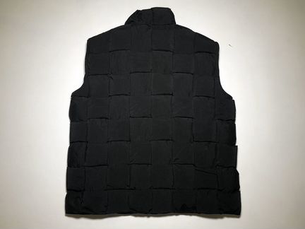 Bottega veneta пуховая жилетка