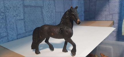 Лошадка коллекционная