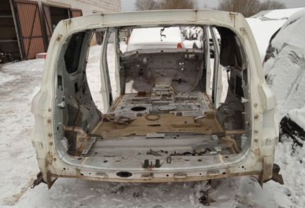 Задняя часть с крыльями Infiniti Qx56 Z62