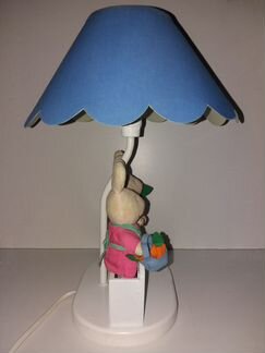 Настольная лампа в комплекте с игрушками в детскую