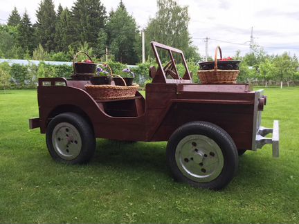 Гигантский джип на Ваш газон