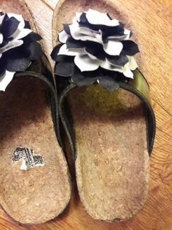 Тапочки пляжные с цветочком