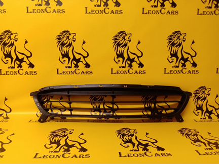 Решетка переднего бампера Хендай Солярис 2011