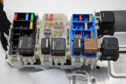 Блок предохранителей Land Rover Discovery Sport