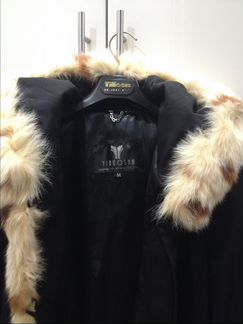 Продам женское пальто с натур. мехом