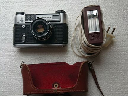 Плёночный фотоаппарат фэд-5 +фотовспышка электрони