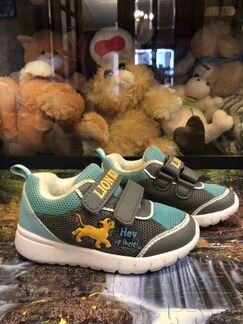 Кроссовки детские