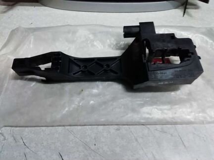 Опора ручки двери передней левой Kia Rio 4