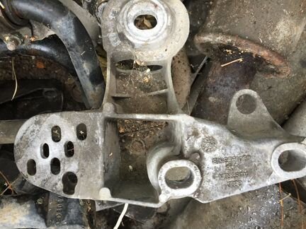 Кронштейн опоры двигателя vw passat b5 audi