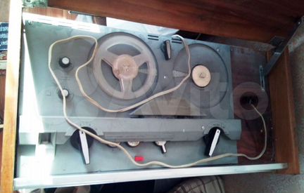 Катушечный магнитофон 