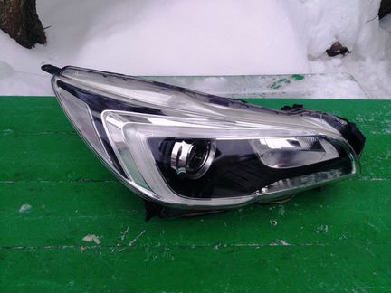 Фара правая стекло Subaru Outback BS B15 led