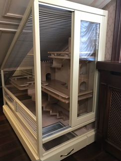 Витрина для шиншилл под лестницу