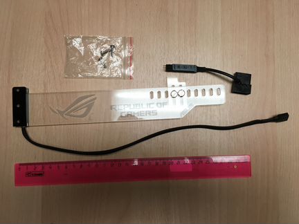 Акриловый кронштейн для фиксации видеокарты