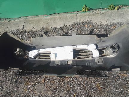 Оригинал передний Бампер ниссан нота 2005-2007 гг