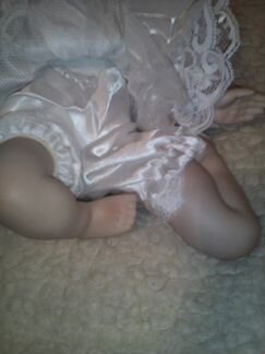 Фарфоровая кукла