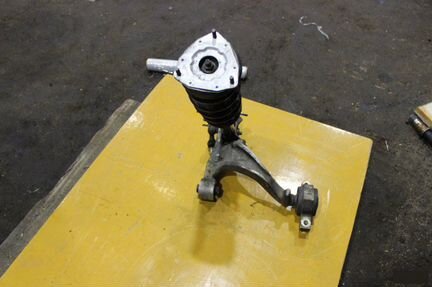 Стойка подвески Nissan