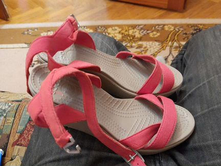 Сандалии Crocs женские новые w 7 (37 р)