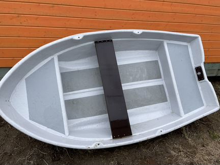 Стеклопластиковая лодка Афалина-255