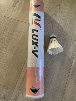 Перьевые воланы для бадминтона