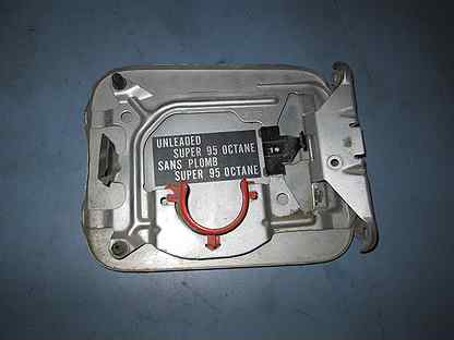 Клипса на крышку бензобака. - Nissan Tiida (1G), 1,6 л, 2008 года просто так DRI