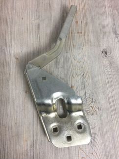 Петля капота передняя правая Vw Touareg 7P