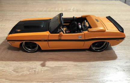 Модель 1/24 Dodge Challenger R/T 1970 «maisto»
