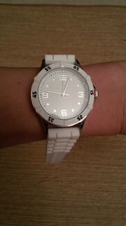 Часы наручные женские новые