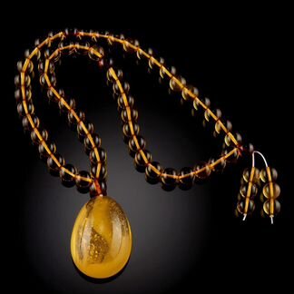 Кулон из натурального янтаря 