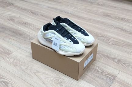 Кроссовки Adidas Yeezy Boost 700