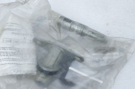 Личинка замка багажника Ford Maveric/Escape