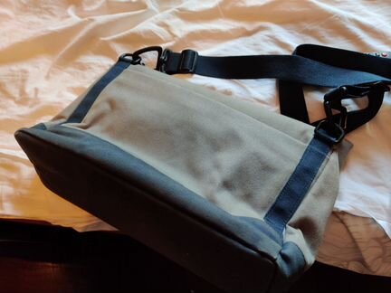 OnePlus Travel Messenger Bag серая
