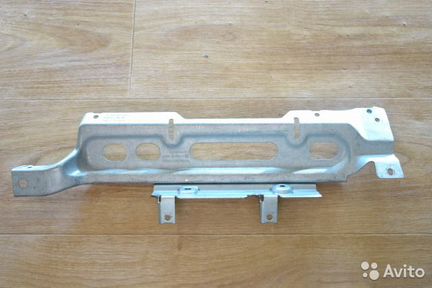 Кронштейн коленной подушки Vw Touareg 7P 2010-2018