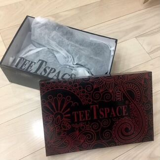 Лаковые ботинки с помпонами